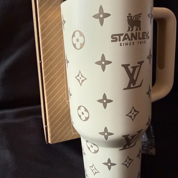 New Stanley 40oz Laser Engraved LCreamV Tumbler with Straw - Picture 4 of 7